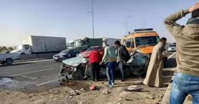 إصابة 18 شخصاً فى حادث تصادم على الطريق الصحراوى الغربى