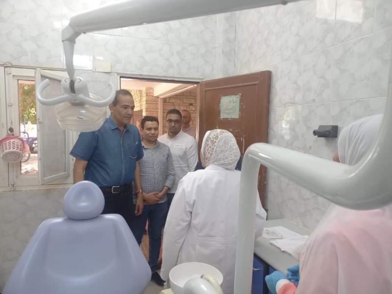 كلية طب الوادى الجديد تنفذ قافلة طبية بقرية المنيرة
