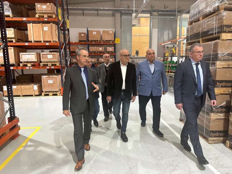 وزير الإسكان يزور مصنع «Hydroo» الإسبانية لبحث تصنيع منتجاتها محليًا