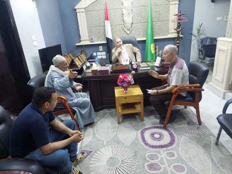 لبحث شكاوى المواطنين.. رئيس مركز أبوقرقاص بالمنيا يعقد لقاءً جماهيريًا