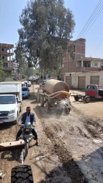 محافظ الغربية يتابع أعمال تأهيل ورصف طريق كفور بلشاي