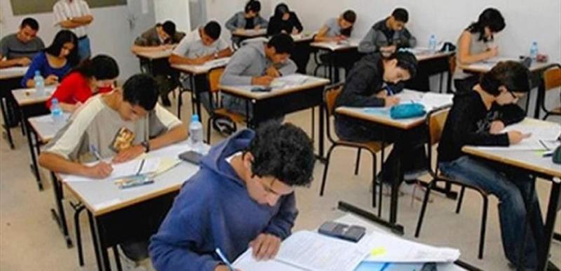 «تعليم القاهرة» تحذر من حيازة التليفون المحمول في الامتحانات