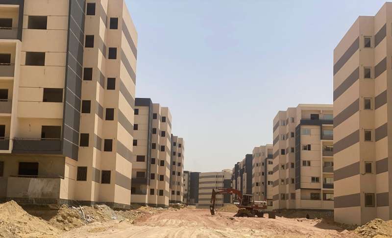 وزير الإسكان يتابع موقف تنفيذ لوحدات القاهرة الجديدة والعاشر