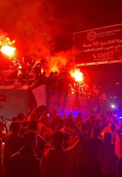 احتفالات من مشجعي غزل المحلة بعد صعوده إلي الدوري الممتاز 