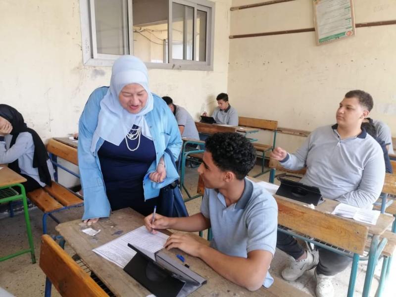 وكيل تعليم القاهرة تتابع سير امتحانات الصف الأول الثانوي