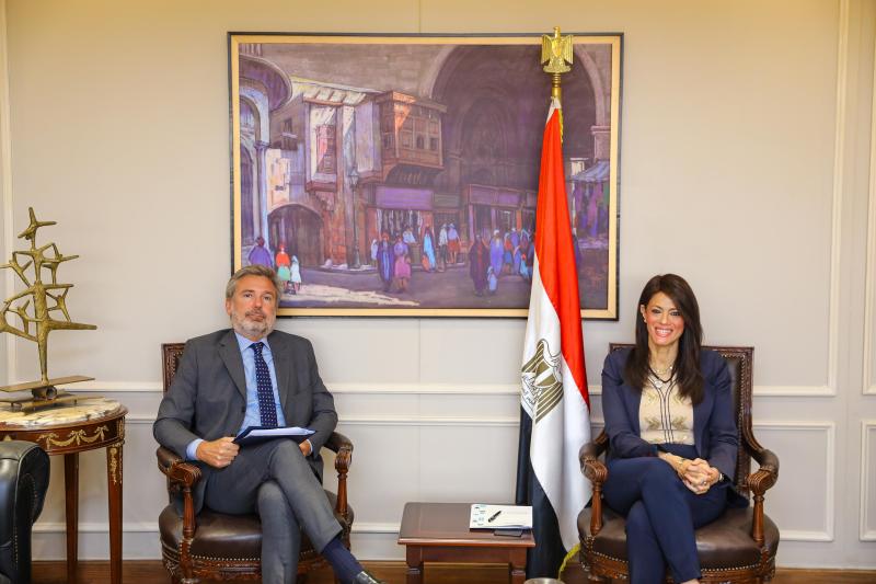 المشاط تلتقي السفير الإيطالي بالقاهرة لبحث محاور التعاون الثنائي