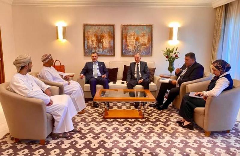 وزير السياحة يعقد عدد من اللقاءات المهنية بسلطنة عمان لتعزيز التعاون المشترك
