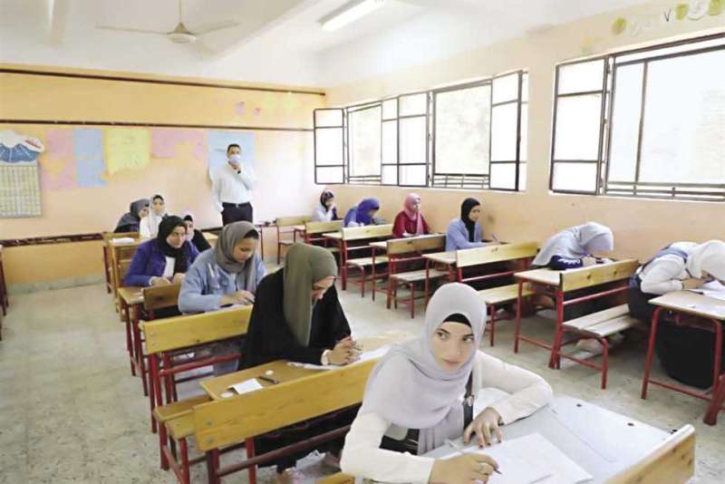«تليجرام» ينشر صور أسئلة وإجابات امتحان العربية للدبلومات