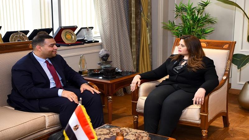 وزيرة الهجرة- أحد رموز الجالية المصرية بجينف