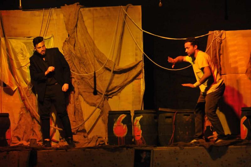 في مهرجان النوادي.. فرقة دمياط الجديدة تقدم ”مشعلو الحرائق” على مسرح السامر