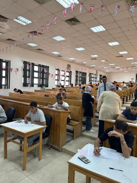 176 طالبا وطالبة يؤدون الامتحانات بهندسة الإسماعيلية الأهلية