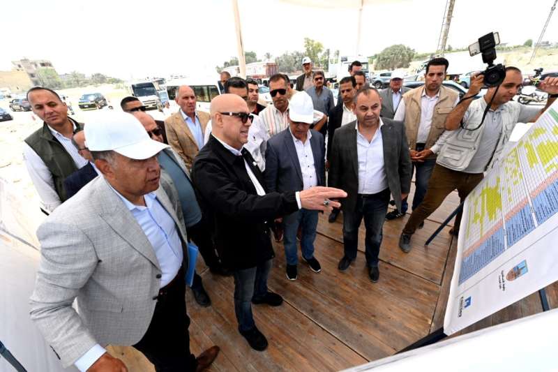 وزير الإسكان ومحافظ الإسكندرية يتفقدان مشروع إنشاء القوس الغربي لمحور اللواء عمر سليمان