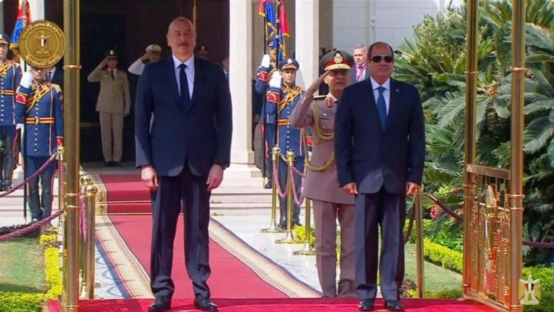 الرئيس السيسي ورئيس أذربيجان خلال مراسم الاستقبال