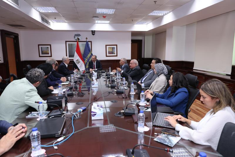 وزير الاتصالات يبحث مع مسؤولي شركة نوكيا العالمية خططها التوسعية بمصر