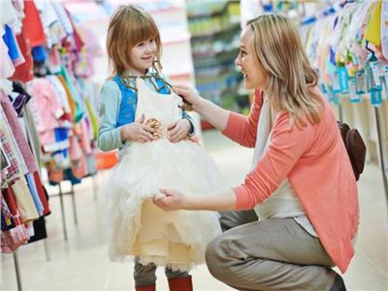 الغرف التجارية: ارتفاع الطلب على ملابس الأطفال والنساء خلال إجازة عيد الأضحى المبارك