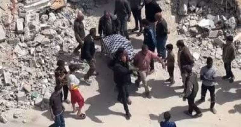 شهداء وعشرات المصابين فى قصف ببلدة الشوكة شرقى رفح
