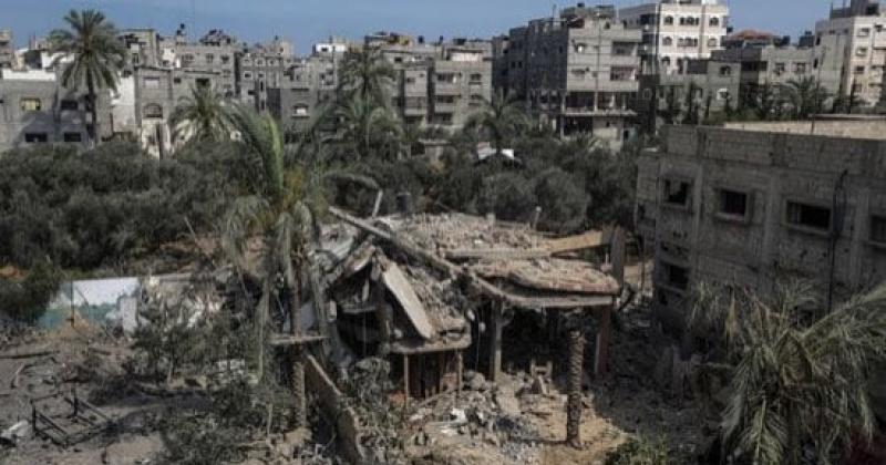 الاحتلال الإسرائيلي يشن غارة على شمال مخيم النصيرات وسط قطاع غزة
