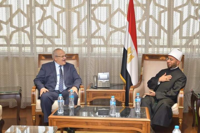 وزير الأوقاف يستقبل رئيس جامعة القاهرة 