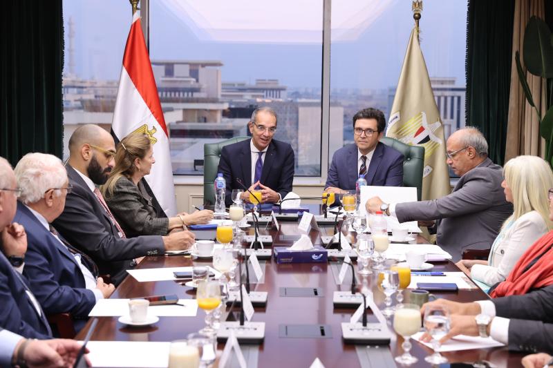 وزيرا الاتصالات والثقافة يبحثان التعاون في تنفيذ مشروع توثيق التراث المصري