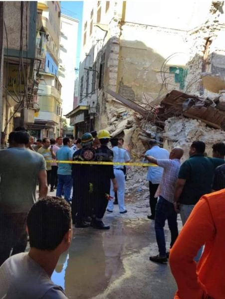محافظ الإسكندرية يكلف جميع الأجهزة المعنية بالتعامل الفوري مع حادث انهيار عقار بنطاق حي وسط