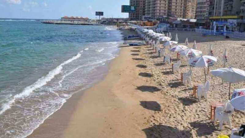 ارتفاع أمواج شواطئ الإسكندرية ورفع الرايات الصفراء التحذيرية