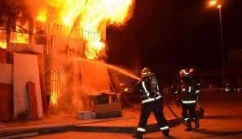 نشوب حريق داخل مطعم بالزاوية الحمراء