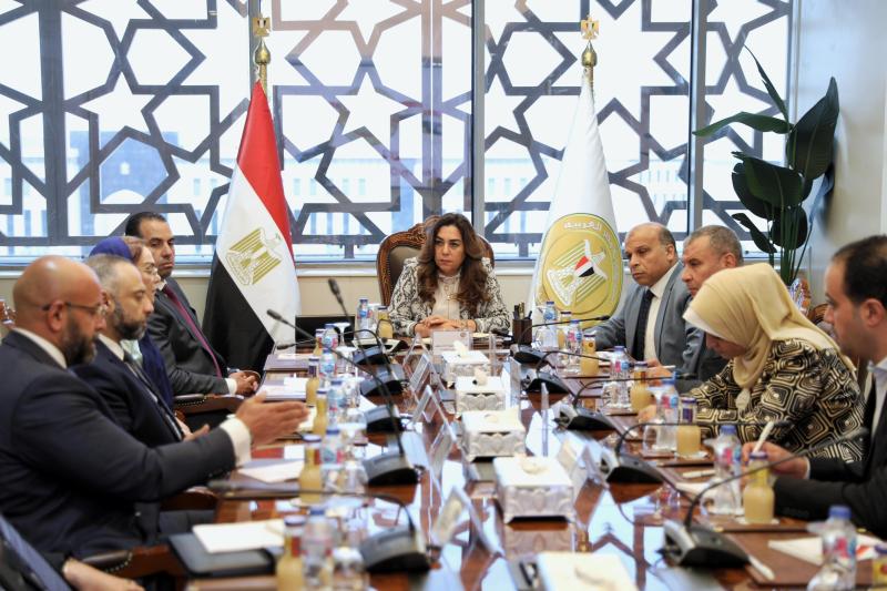 وزيرة التنمية المحلية تبحث مع وفد من بنك مصر التعاون المشترك في عدد من المجالات بالمحافظات