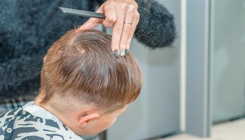 ما أسباب تساقط الشعر لدى الأطفال؟