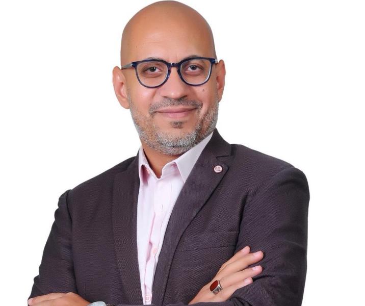 أحمد أمين متخصص في العلاقات الانسانية