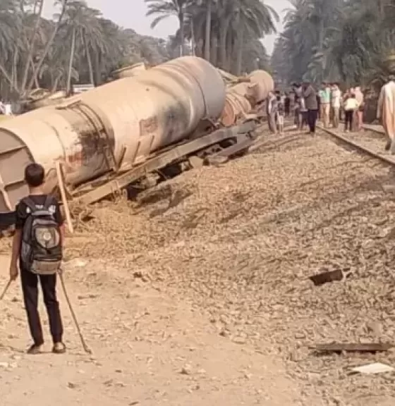 تحريات المباحث: الاصطدام بسيارة وراء انقلاب عربتين من قطار بضائع بالبدرشين