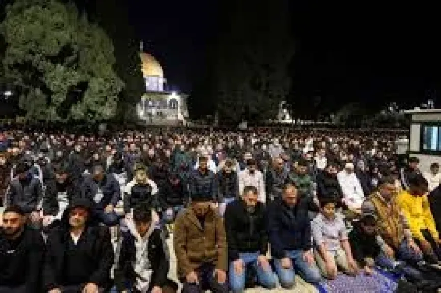 70 ألفا يؤدون صلاتي العشاء والتراويح في المسجد الأقصى