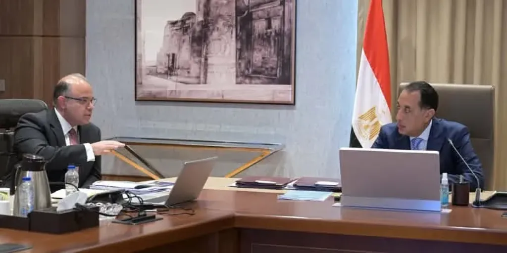 رئيس الوزراء يلتقي رئيس هيئة الرقابة المالية لاستعراض عدد من ملفات الهيئة