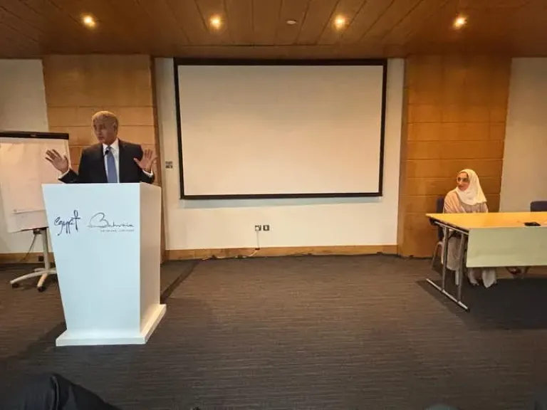 وزير السياحة والآثار ونظيرته البحرينية يفتتحان ورشة عمل سياحية مشتركة بين البلدين