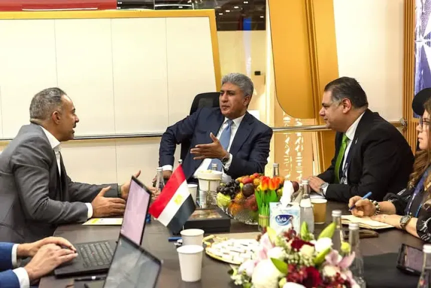 وزير السياحة والآثار يستكمل لقاءاته المهنية بدبي بعقد اجتماع مع المدير الإقليمي لشركة جوجل مصر