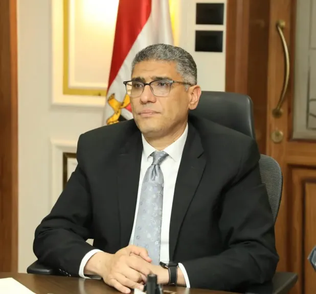 محافظ الجيزة يبحث آليات تطوير منظومة النظافة وتحقيق رضا المواطنين