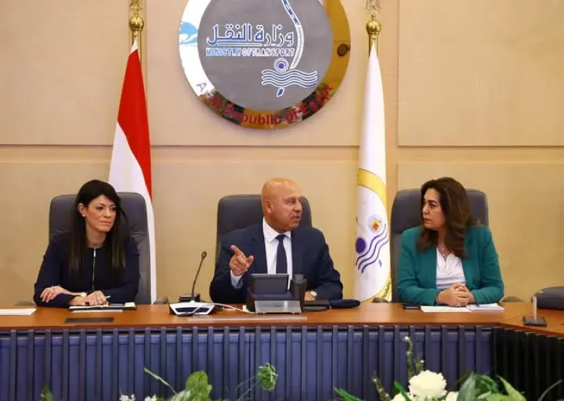 وزير الصناعة يتابع مشروعات التنمية الصناعية ببرنامج التنمية المحلية في صعيد مصر