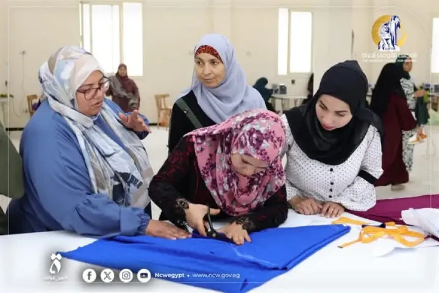سيدات بني سويف يتعلمن أساسيات الخياطة بالتعاون مع هيئة تنمية الصعيد