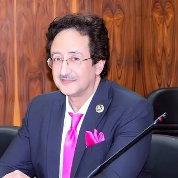 رئيس جامعة طنطا يهنىء ”سليم” لحصوله على لقب الطبيب المثالى على مستوى الجمهورية