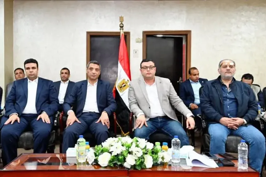 وزير الإسكان يعقد اجتماعًا بمقر جهاز مدينة السويس الجديدة لمتابعة المشروعات التنموية بالمدينة