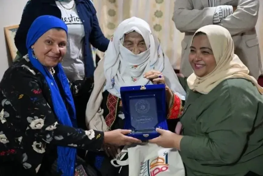 الثقافة تكرم المناضلة السيناوية فرحانة في الملتقى 20 للمرأة الحدودية بالعريش