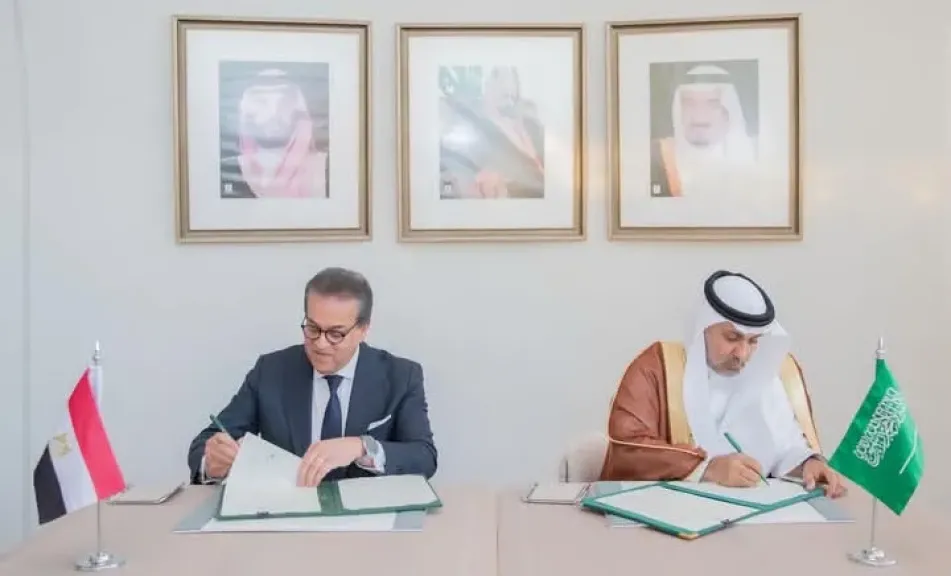 وزير الصحة يوقع مذكرة تفاهم مع نظيره السعودي