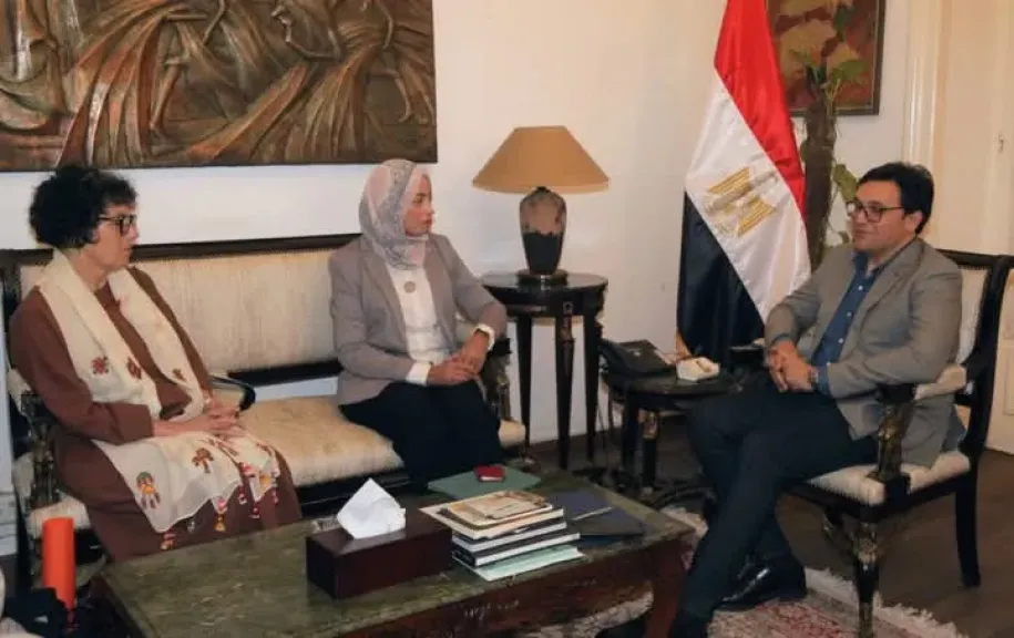 وزير الثقافة يبحث مع ”جمعية المكنز الإسلامي” تعزيز التعاون في تدريب الكوادر وحفظ التراث