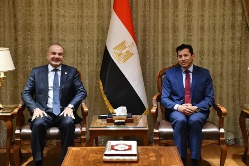 وزير الشباب والرياضة يستقبل رئيس الاتحاد الدولي للسلاح ويكرّمه