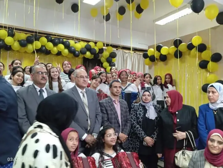 وكيل تعليم كفر الشيخ يفتتح معرض ختام الأنشطه الطلابية بإداره غرب التعليمية