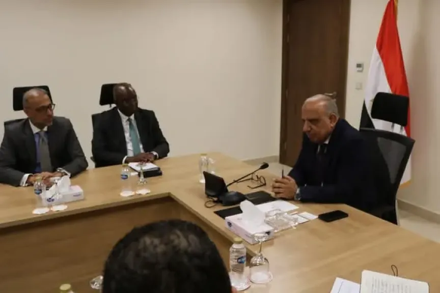 وزير الكهرباء والطاقة المتجددة يبحث مع وفد مؤسسة التمويل الدولية ”iFC ” سبل دعم وتعزيز التعاون المشترك