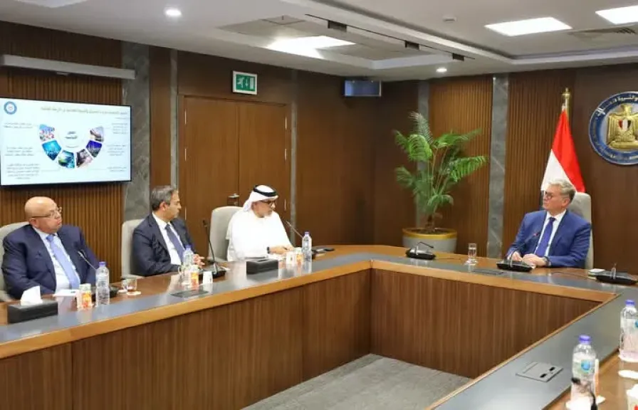 وزير البترول والثروة المعدنية يبحث مع مجموعة موانئ أبو ظبي سبل تعزيز التعاون المشترك