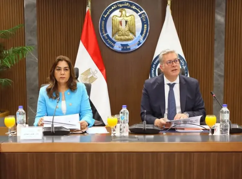 وزير البترول والثروة المعدنية يعقد اجتماعًا مع مجلس إدارة هيئة البترول