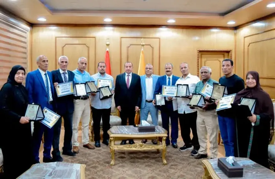 مجلس جامعة بني سويف يكرم أعضاء الجهاز الإداري ممن بلغوا السن القانونية خلال مايو