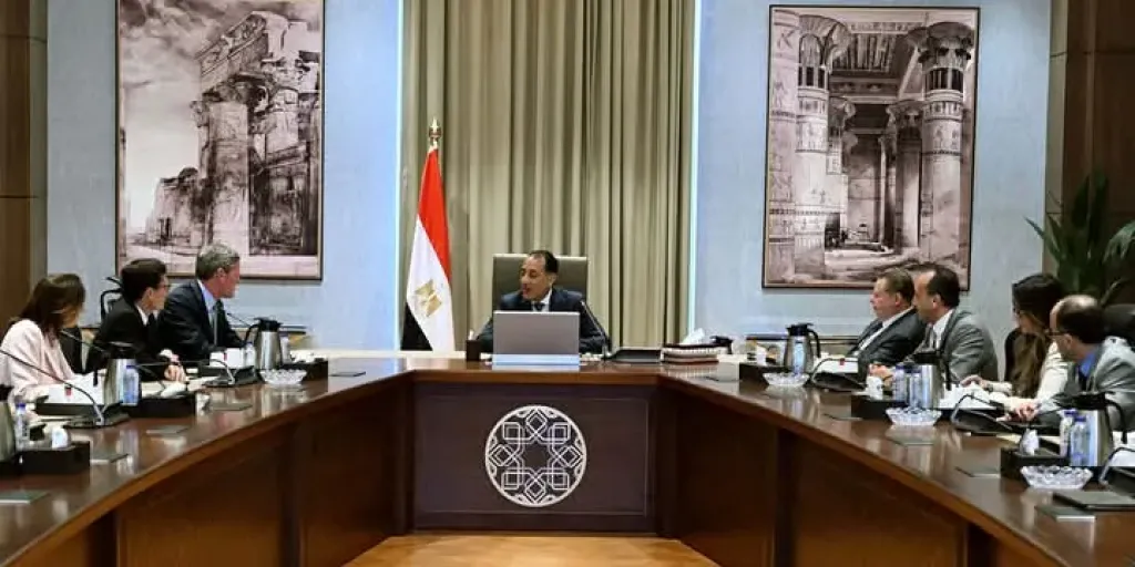 رئيس الوزراء يستقبل الرئيس التنفيذي لشركة ”فيزا” لاستعراض خطط الشركة للاستثمار في مصر