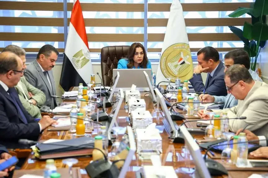 وزيرة التنمية المحلية تتابع مع قيادات الوزارة سير العمل في 16 مركز تكنولوجي بـ9 محافظات على مستوى الجمهورية